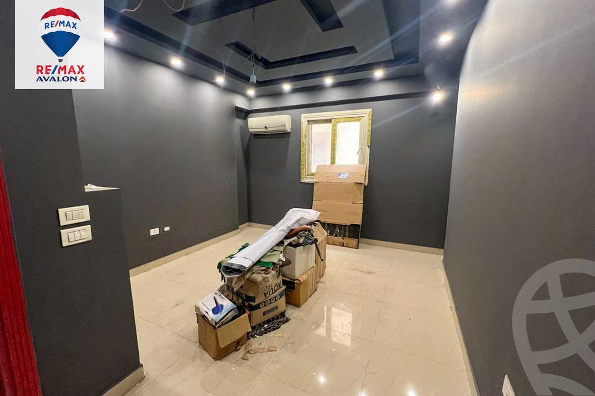 https://aqarmap.com.eg/ar/listing/6137906-for-rent-alexandria-moharram-bey-kanal-al-mahmoudeya-al-bahri-st