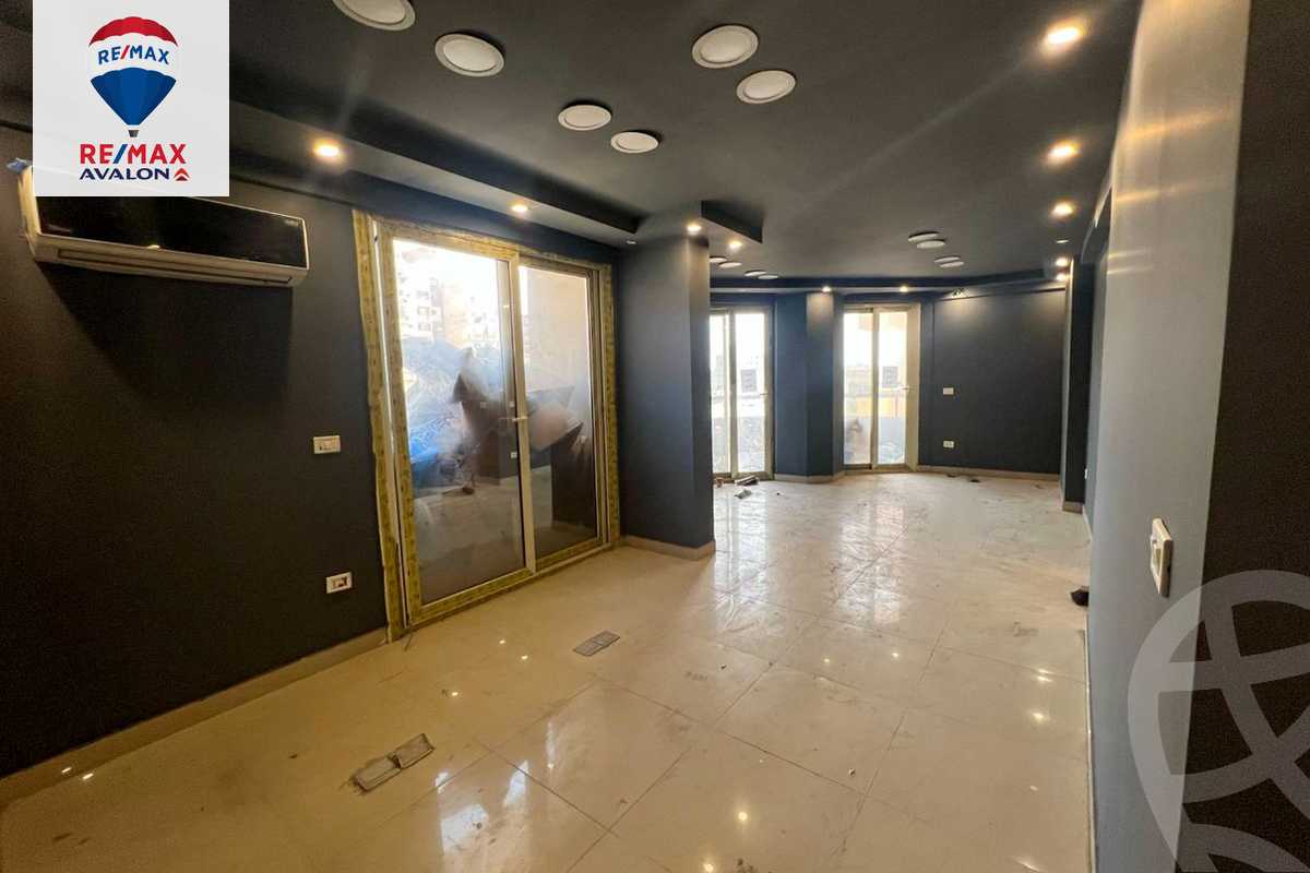 https://aqarmap.com.eg/ar/listing/6137906-for-rent-alexandria-moharram-bey-kanal-al-mahmoudeya-al-bahri-st