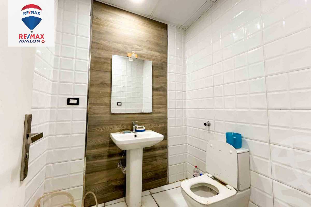https://aqarmap.com.eg/ar/listing/6228858-for-rent-alexandria-kafr-abdo-sant-giyn-st