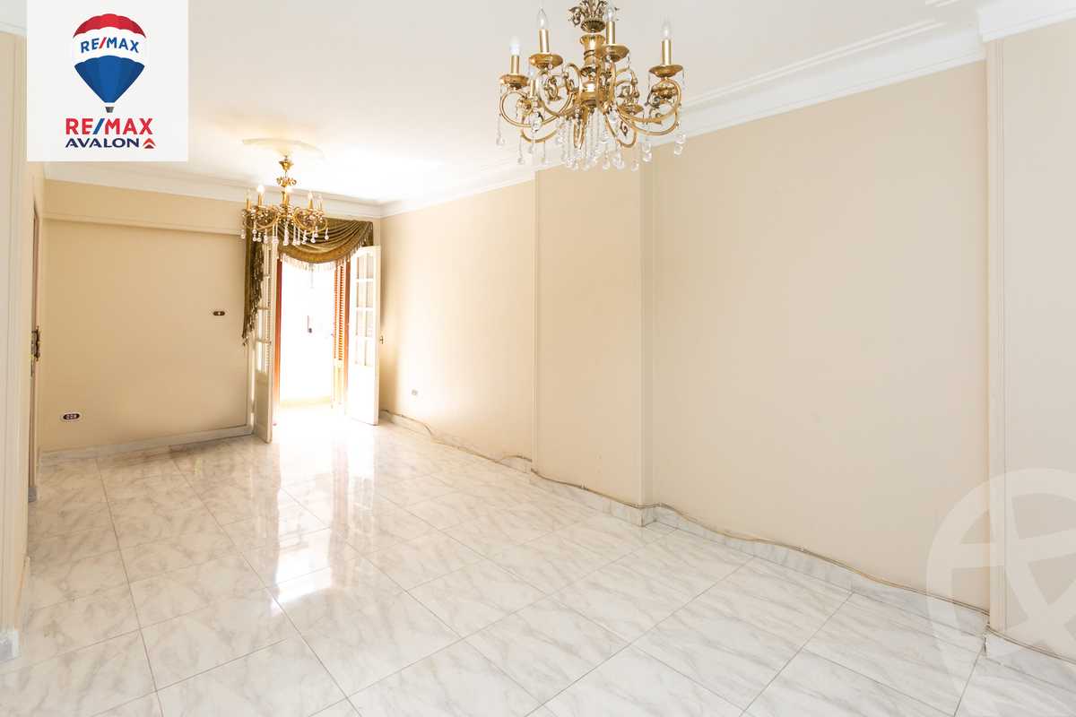 https://aqarmap.com.eg/ar/listing/6277301-for-sale-alexandria-camp-cesar-abd-el-moneim-sanad-st