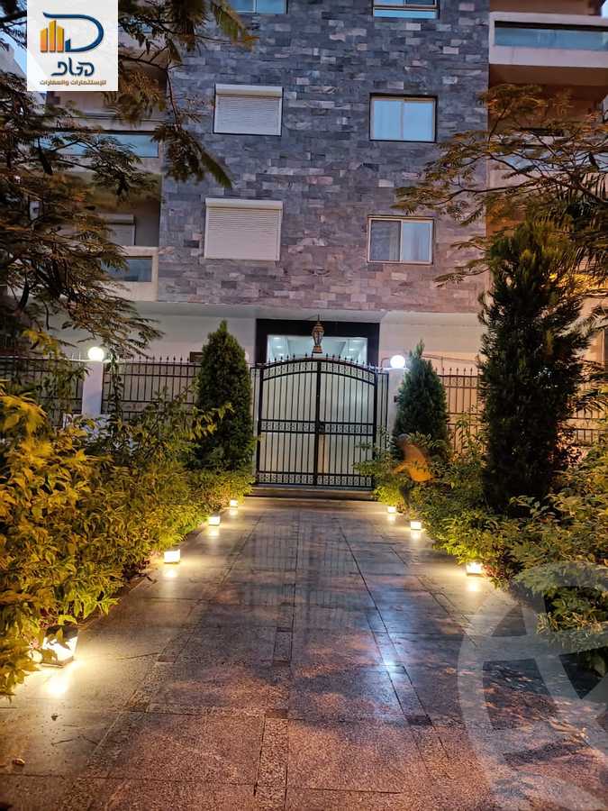 https://aqarmap.com.eg/ar/listing/3735378-for-sale-cairo-new-cairo-first-settlement-mhwr-mstfy-kml