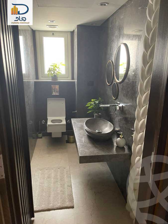 https://aqarmap.com.eg/en/listing/4107963-for-sale-cairo-new-cairo-compounds-mountain-view-hyde-park