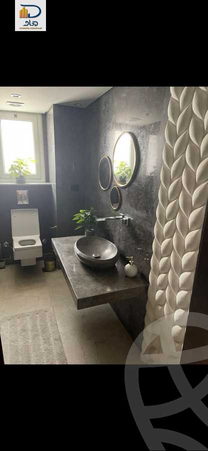 https://aqarmap.com.eg/en/listing/4107963-for-sale-cairo-new-cairo-compounds-mountain-view-hyde-park