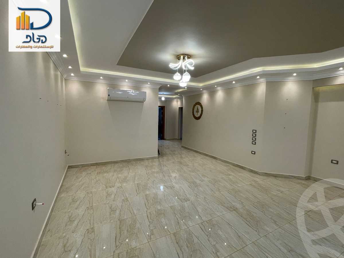 https://aqarmap.com.eg/en/listing/5858358-for-rent-cairo-new-cairo-compounds-royal-lagoon