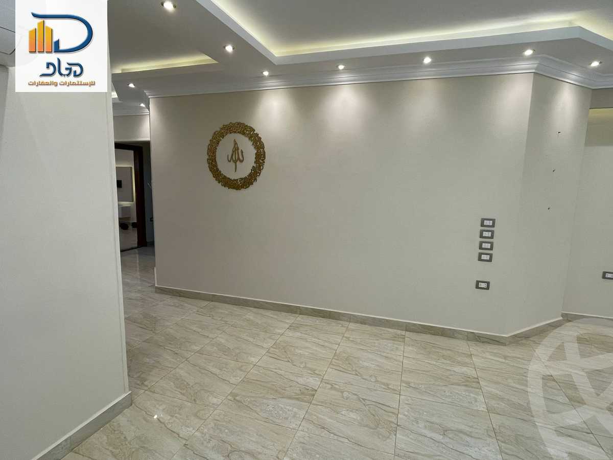 https://aqarmap.com.eg/en/listing/5858358-for-rent-cairo-new-cairo-compounds-royal-lagoon