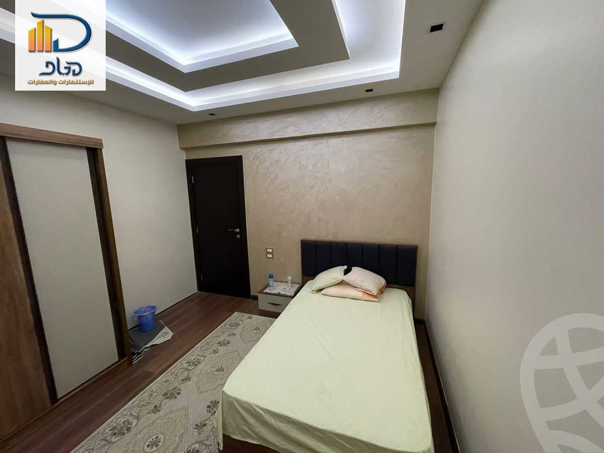 https://aqarmap.com.eg/ar/listing/6212703-for-rent-cairo-new-cairo-compounds-mountain-view-hyde-park
