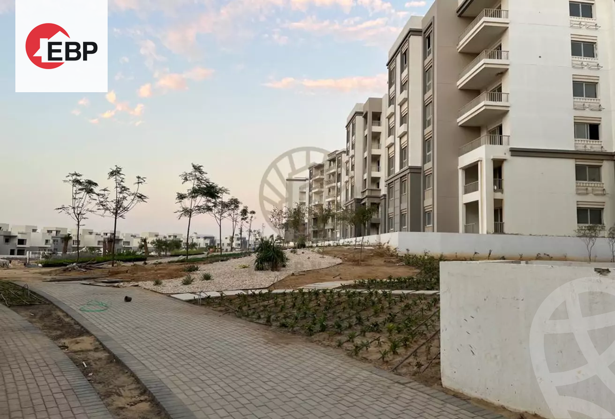 https://aqarmap.com.eg/ar/listing/4894160-for-sale-cairo-new-cairo-compounds-hyde-park-park-corner-hyde-park