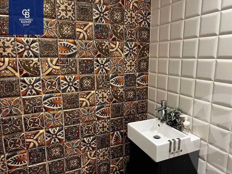 https://aqarmap.com.eg/en/listing/4155219-for-sale-cairo-el-sheikh-zayed-city-compounds-kmbwnd-wyst-twn-swdyk