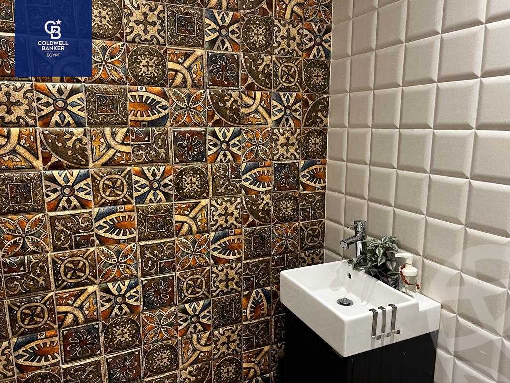 https://aqarmap.com.eg/en/listing/4158146-for-sale-cairo-el-sheikh-zayed-city-compounds-kmbwnd-wyst-twn-swdyk