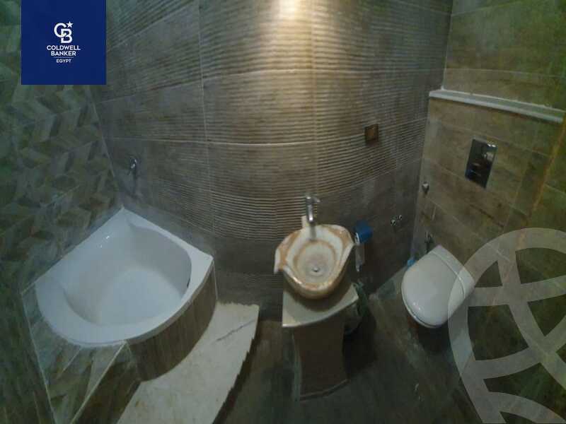 https://aqarmap.com.eg/ar/listing/4311407-for-sale-cairo-el-sheikh-zayed-city-compounds-in-sheikh-zayed-royal-city