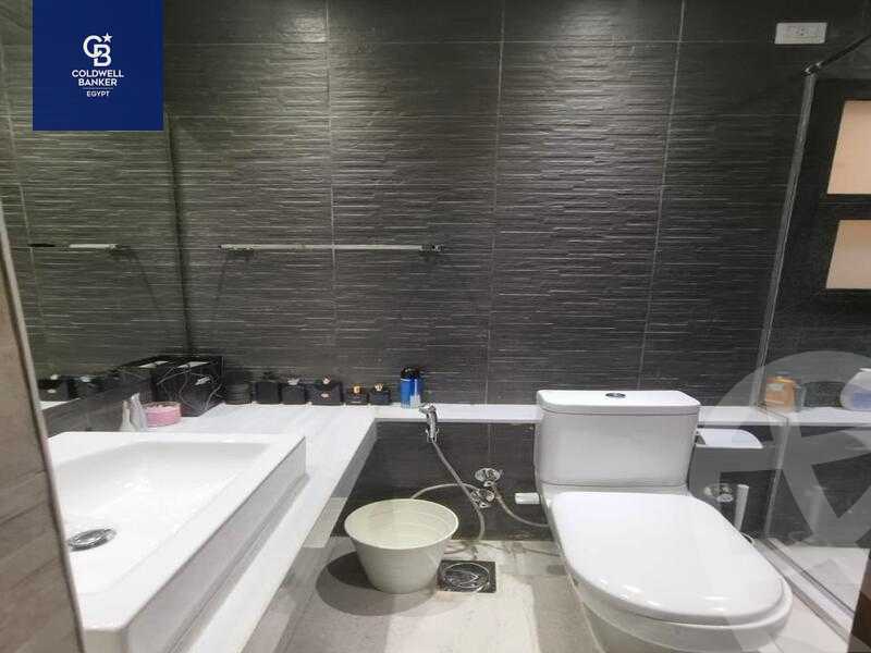 https://aqarmap.com.eg/ar/listing/4328667-for-sale-cairo-el-sheikh-zayed-city-compounds-kmbwnd-wyst-twn-swdyk