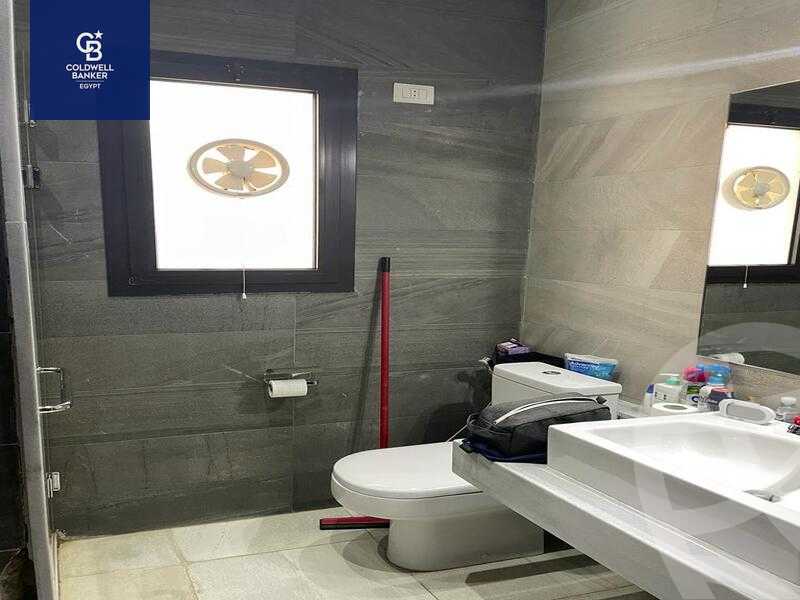 https://aqarmap.com.eg/ar/listing/4328667-for-sale-cairo-el-sheikh-zayed-city-compounds-kmbwnd-wyst-twn-swdyk