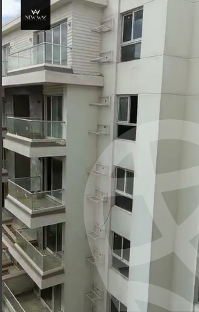 https://aqarmap.com.eg/en/listing/4155955-for-sale-cairo-new-cairo-compounds-mountain-view-hyde-park