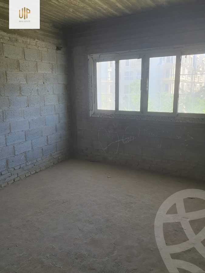 https://aqarmap.com.eg/en/listing/5468262-for-sale-cairo-new-cairo-compounds-mountain-view-hyde-park