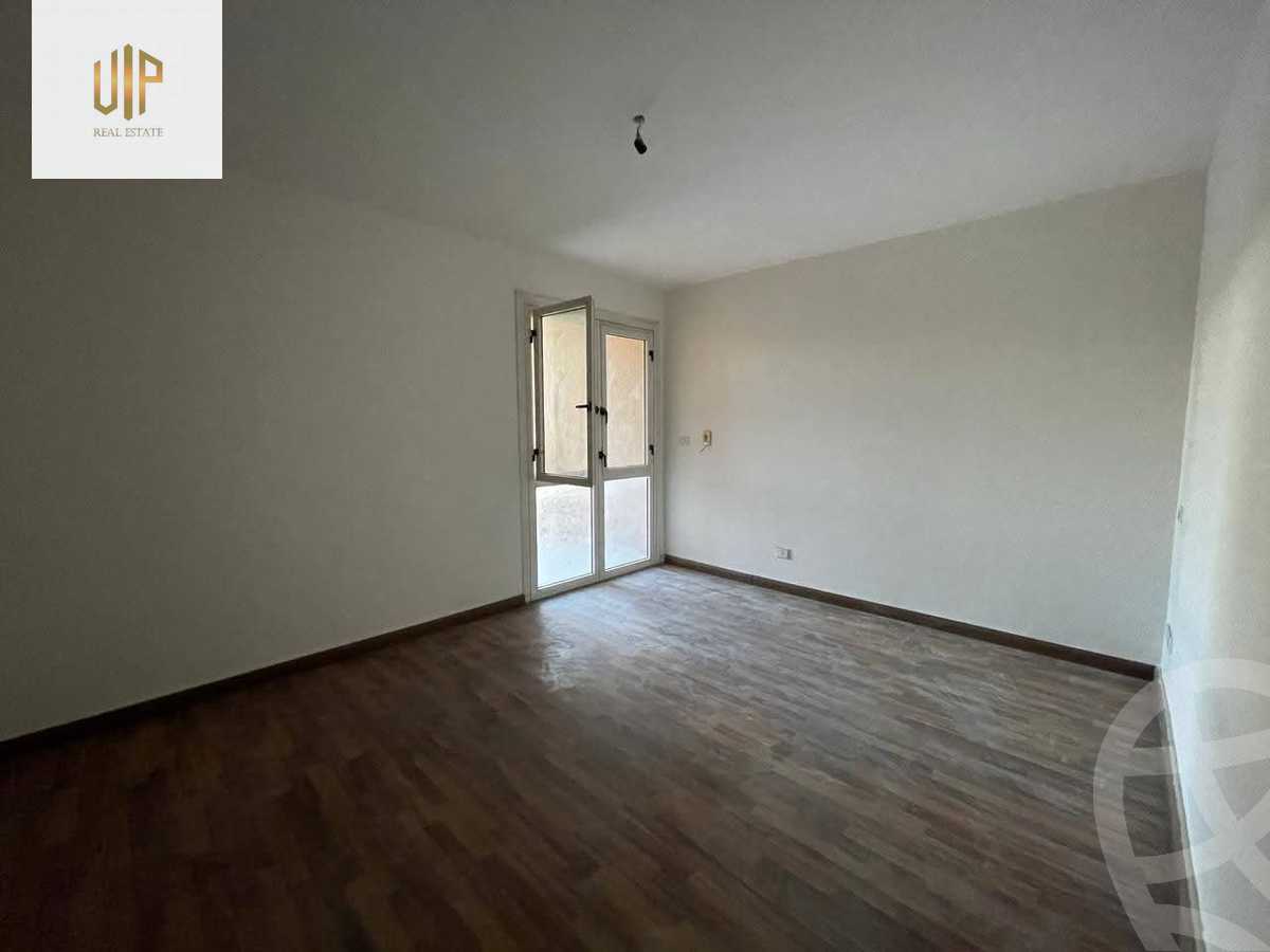 https://aqarmap.com.eg/ar/listing/6234220-for-sale-cairo-new-cairo-lrhb-city-phase-4-mohammed-farid-st