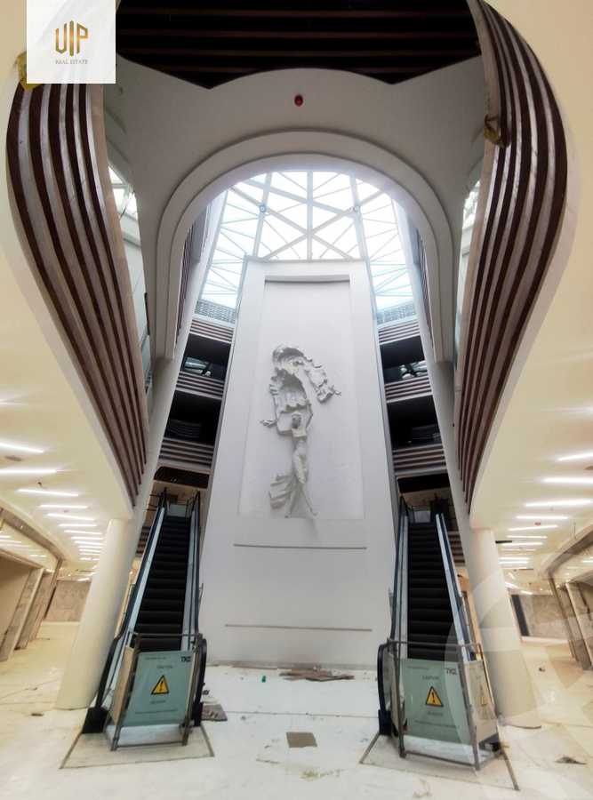 https://aqarmap.com.eg/ar/listing/6237501-for-sale-cairo-new-cairo-compounds-rock-gold-mall