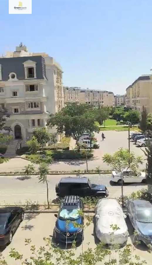 https://aqarmap.com.eg/en/listing/4365504-for-sale-cairo-new-cairo-compounds-mountain-view-hyde-park