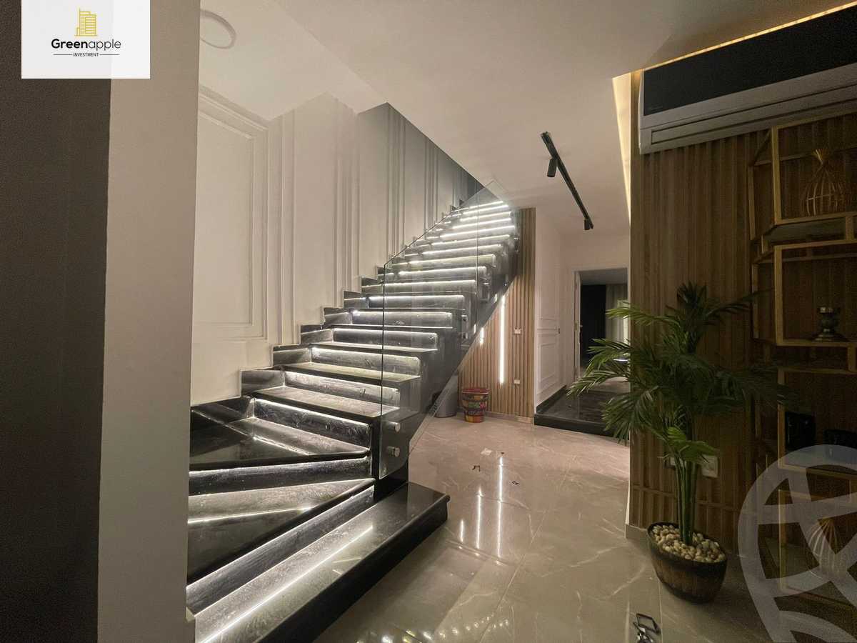 https://aqarmap.com.eg/en/listing/5224432-for-sale-cairo-new-cairo-compounds-mountain-view-hyde-park