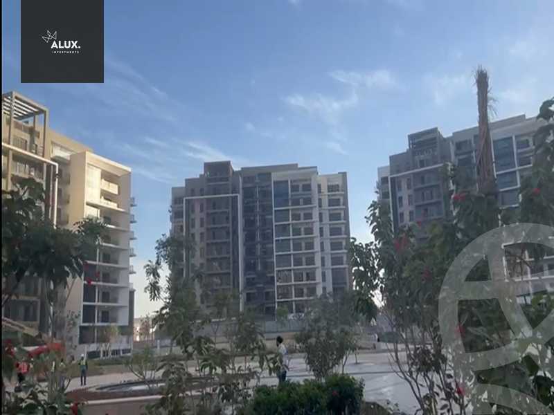 https://aqarmap.com.eg/ar/listing/4773123-for-sale-cairo-el-sheikh-zayed-city-compounds-zyd-wr-llttwyr-the-village-views