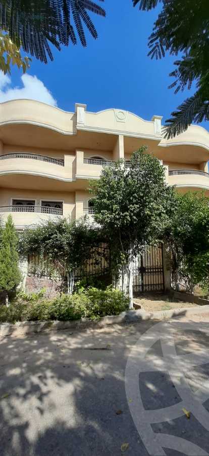 https://aqarmap.com.eg/en/listing/4277595-for-sale-cairo-el-shorouk-lhy-lwl-grb-neighbourhood-3-ahmed-shawky-st