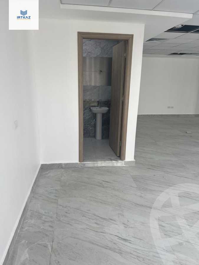 https://aqarmap.com.eg/en/listing/4374512-for-rent-cairo-new-cairo-compounds-hyde-park