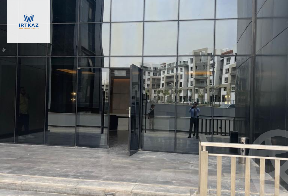https://aqarmap.com.eg/ar/listing/6015115-for-rent-cairo-new-cairo-compounds-hyde-park-centre-ville-hyde-park