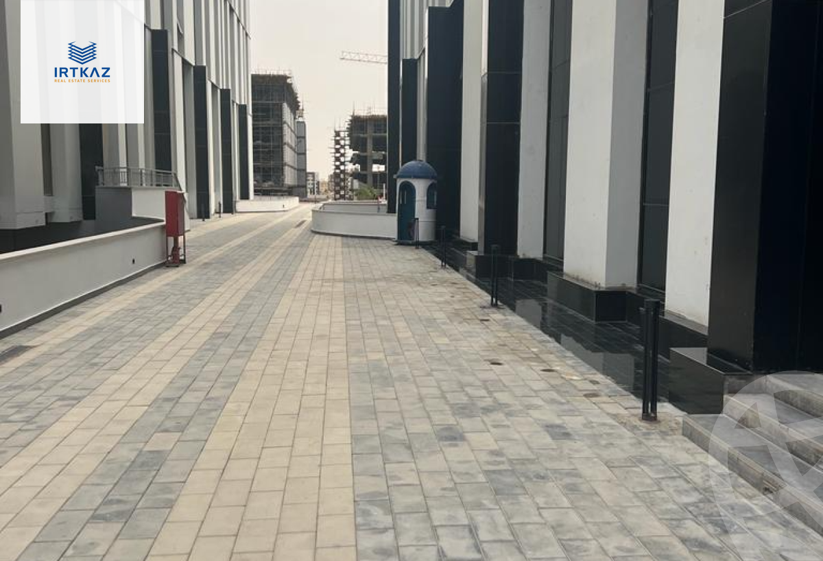 https://aqarmap.com.eg/ar/listing/6015115-for-rent-cairo-new-cairo-compounds-hyde-park-centre-ville-hyde-park