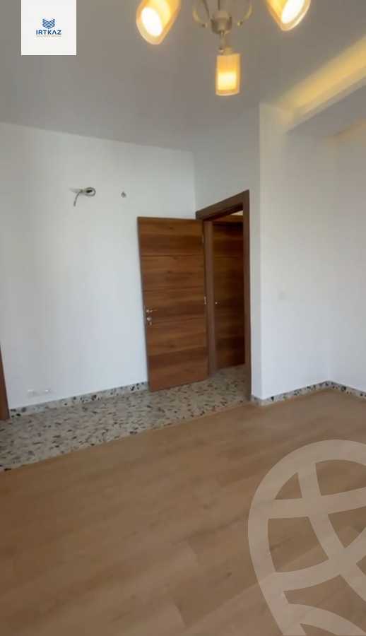 https://aqarmap.com.eg/en/listing/6023047-for-rent-cairo-new-cairo-compounds-hyde-park-centre-ville-hyde-park