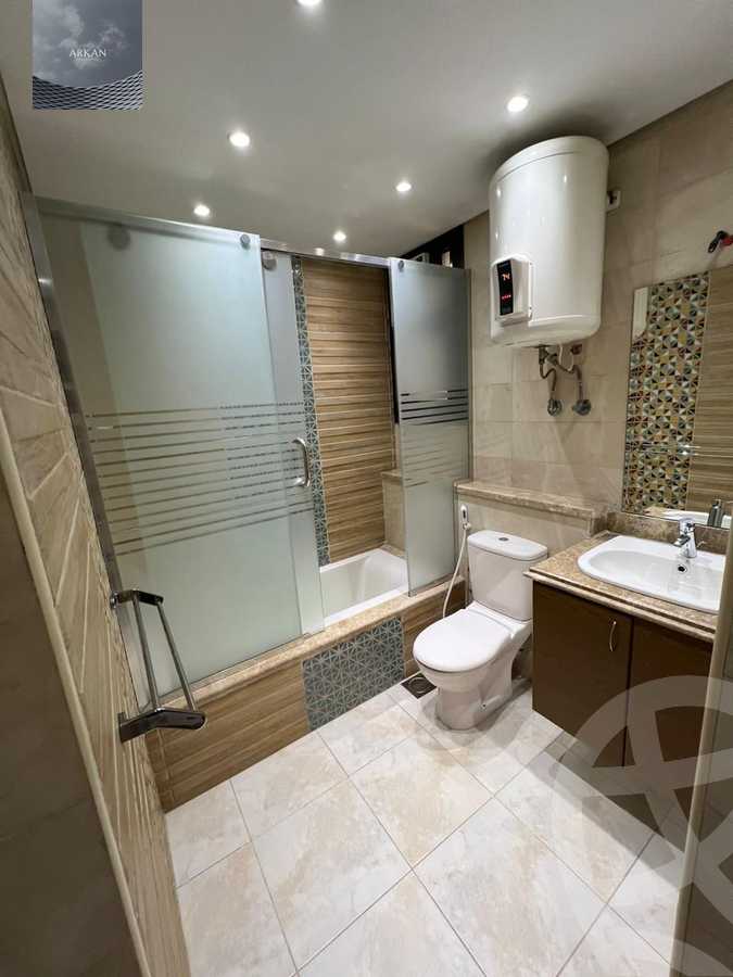 https://aqarmap.com.eg/en/listing/5303206-for-sale-cairo-el-sheikh-zayed-city-compounds-kmbwnd-wyst-twn-swdyk
