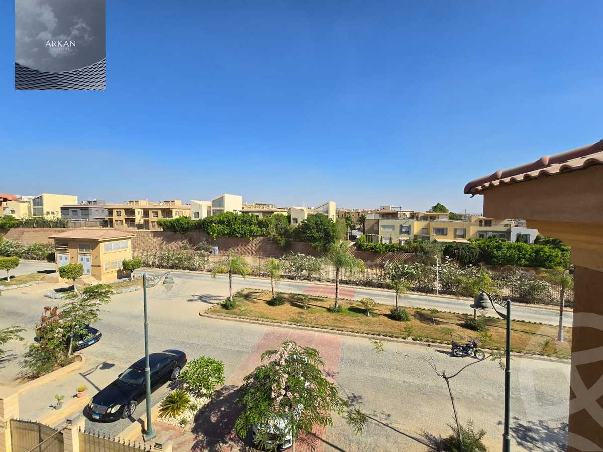 https://aqarmap.com.eg/en/listing/5371425-for-sale-cairo-el-sheikh-zayed-city-compounds-royal-meadows