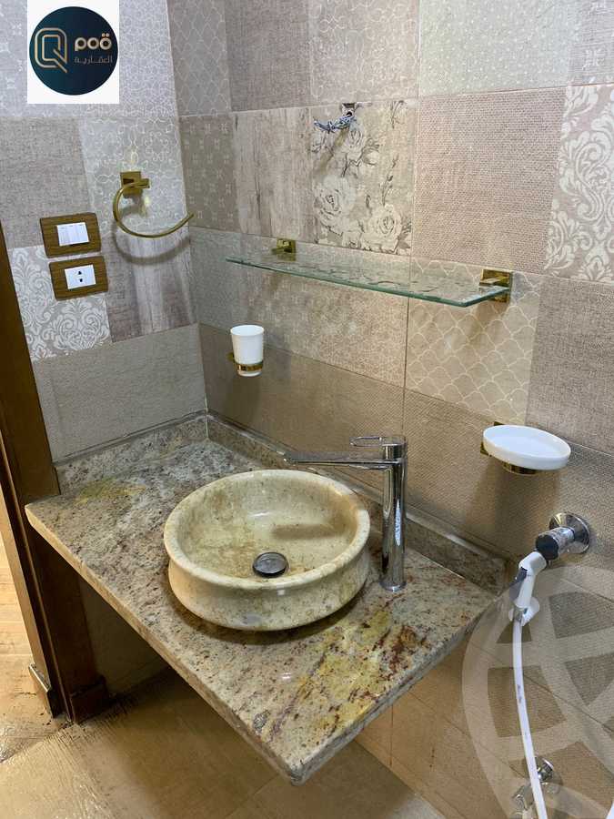 https://aqarmap.com.eg/en/listing/5113743-for-sale-cairo-el-sheikh-zayed-city-compounds-el-khamayel