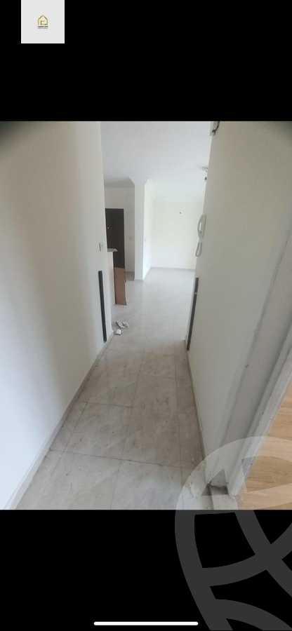 https://aqarmap.com.eg/en/listing/5245008-for-sale-cairo-new-cairo-lrhb-city-phase-4-mohammed-farid-st