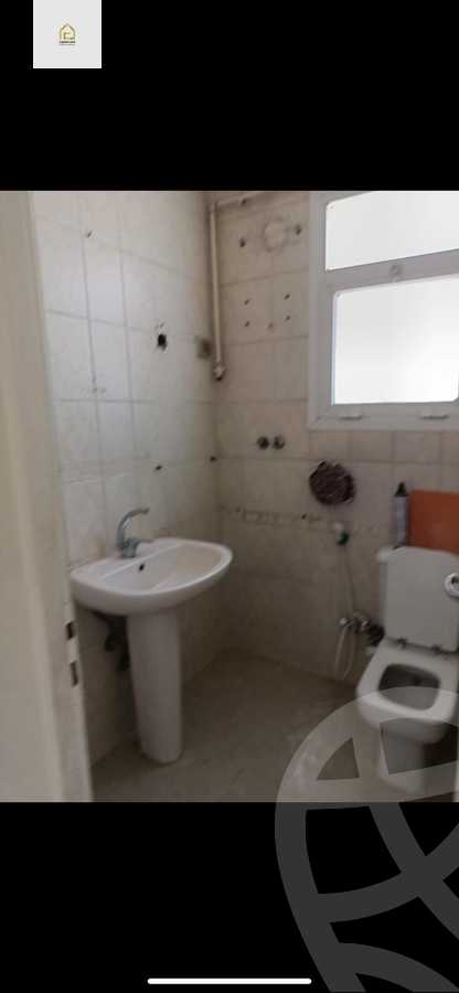 https://aqarmap.com.eg/en/listing/5245008-for-sale-cairo-new-cairo-lrhb-city-phase-4-mohammed-farid-st