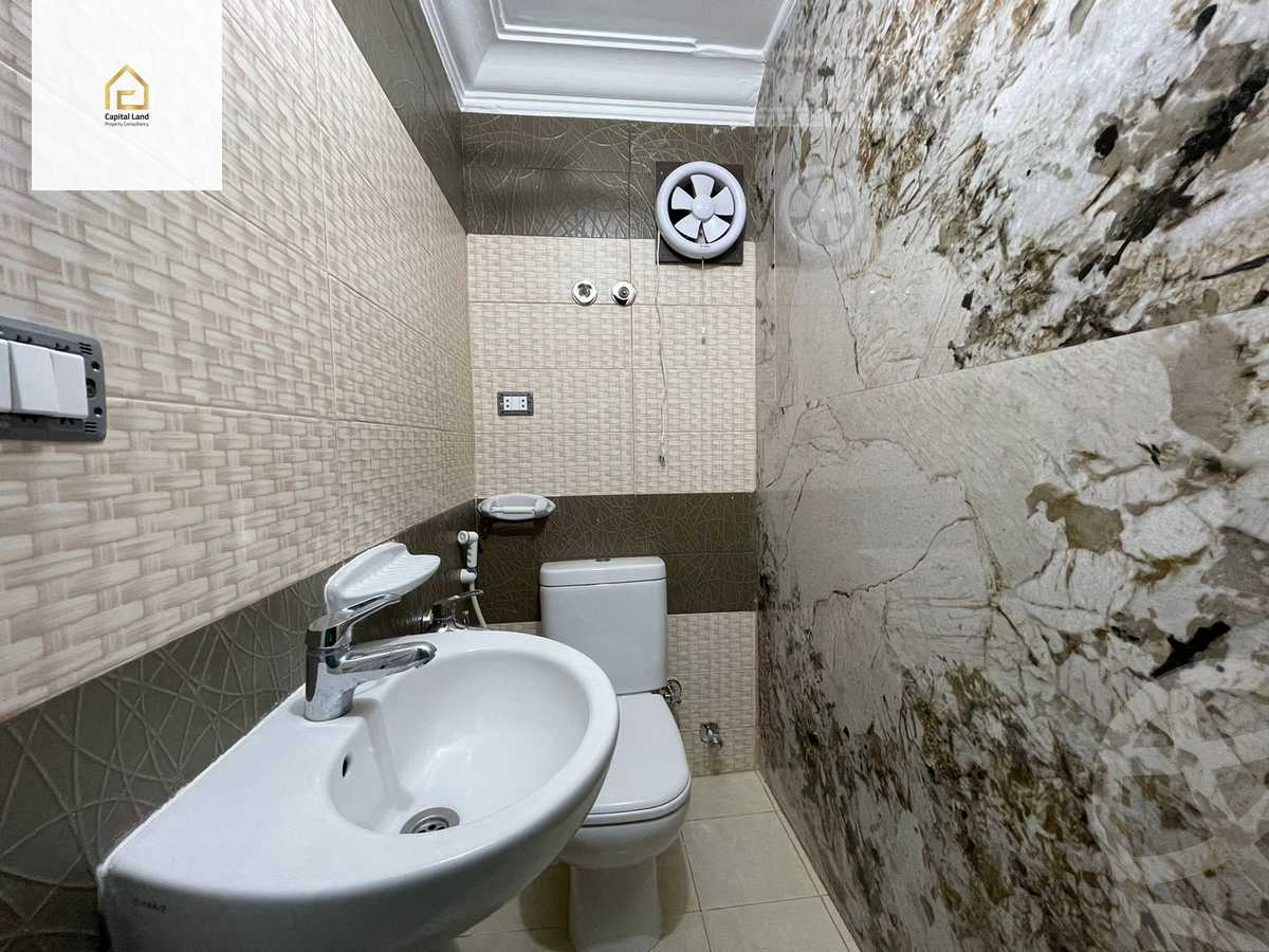 https://aqarmap.com.eg/en/listing/5348444-for-rent-cairo-new-cairo-lrhb-city-phase-2-osama-ibn-zaid-st