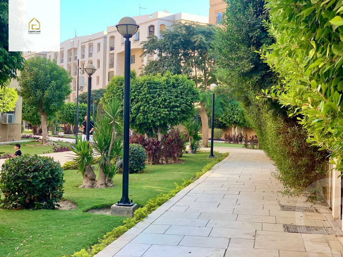 https://aqarmap.com.eg/en/listing/5455033-for-sale-cairo-new-cairo-lrhb-city-phase-1-ahmed-rami-st