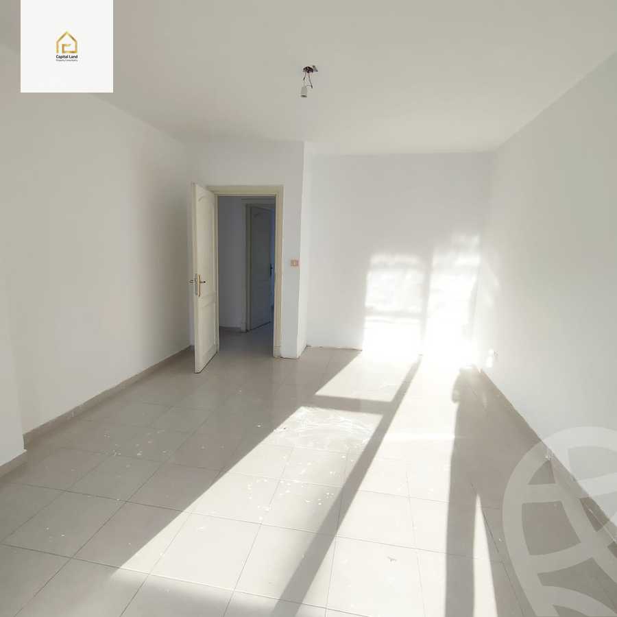 https://aqarmap.com.eg/en/listing/5623128-for-rent-cairo-new-cairo-lrhb-city-phase-4-mohammed-farid-st
