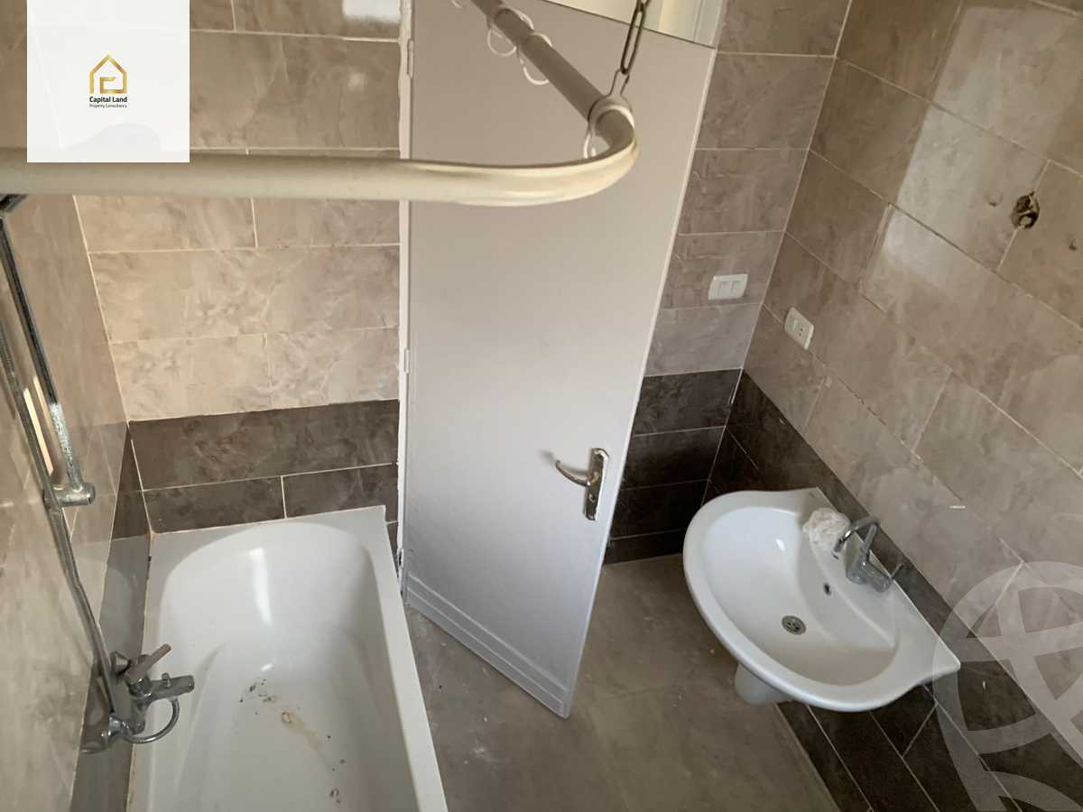 https://aqarmap.com.eg/en/listing/5623239-for-rent-cairo-new-cairo-lrhb-city-phase-4-mohammed-farid-st