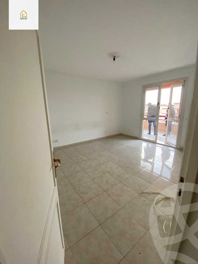 https://aqarmap.com.eg/en/listing/5672180-for-sale-cairo-new-cairo-lrhb-city-phase-4-mohammed-farid-st