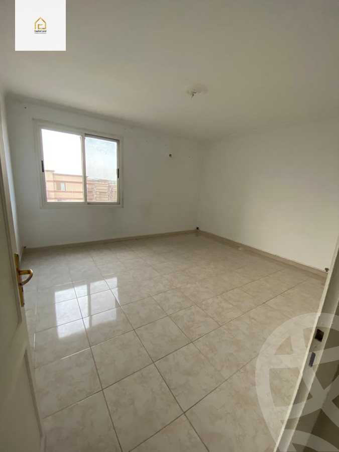 https://aqarmap.com.eg/en/listing/5672180-for-sale-cairo-new-cairo-lrhb-city-phase-4-mohammed-farid-st