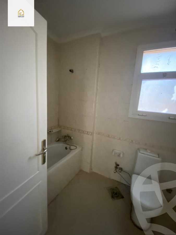 https://aqarmap.com.eg/en/listing/5672180-for-sale-cairo-new-cairo-lrhb-city-phase-4-mohammed-farid-st
