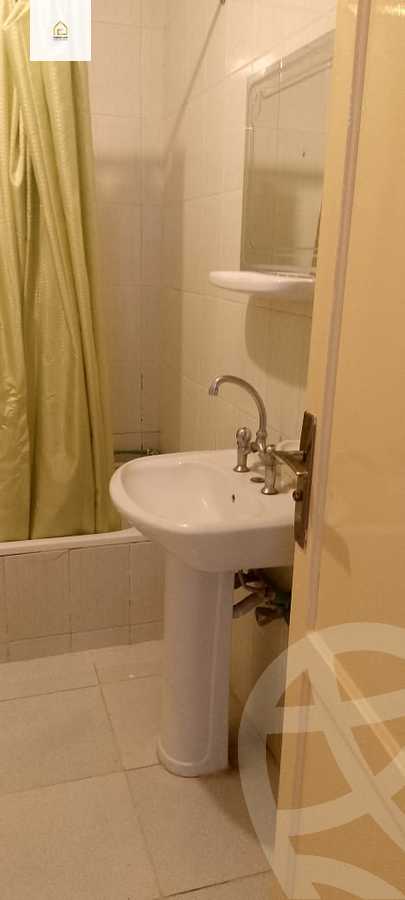 https://aqarmap.com.eg/ar/listing/5690691-for-rent-cairo-new-cairo-lrhb-city-phase-2-osama-ibn-zaid-st