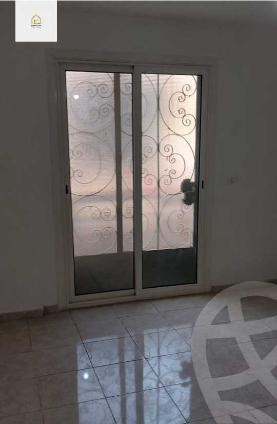 https://aqarmap.com.eg/en/listing/5708050-for-sale-cairo-new-cairo-lrhb-city-phase-4-mohammed-farid-st