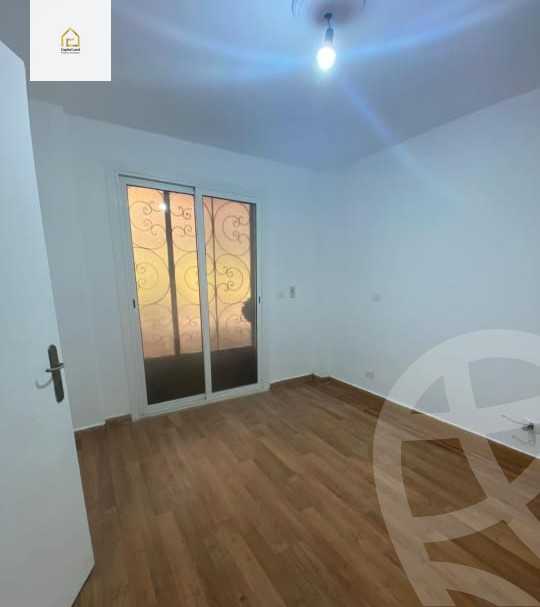 https://aqarmap.com.eg/en/listing/5711408-for-sale-cairo-new-cairo-lrhb-city-phase-4-mohammed-farid-st