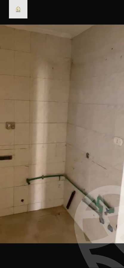 https://aqarmap.com.eg/en/listing/5900863-for-sale-cairo-new-cairo-lrhb-city-phase-1-ahmed-rami-st