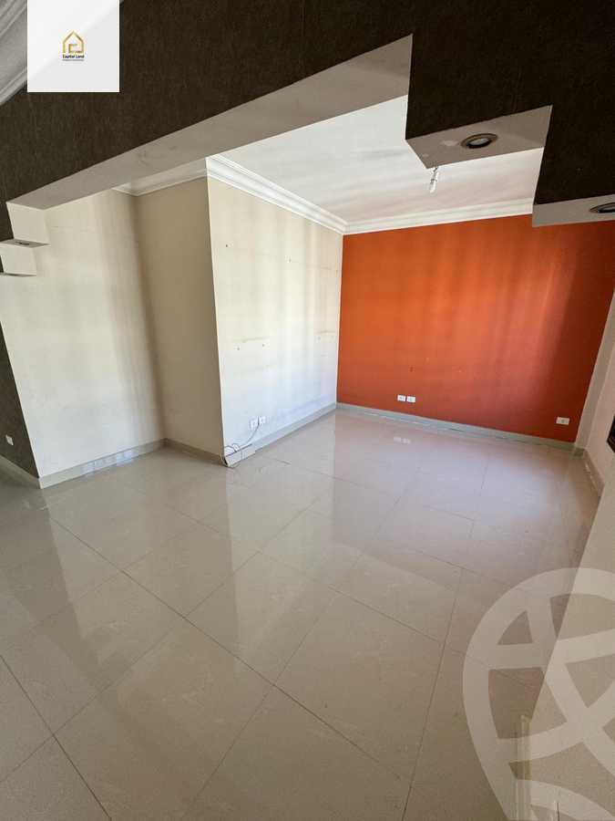 https://aqarmap.com.eg/ar/listing/5953813-for-sale-cairo-new-cairo-lrhb-city-phase-5-talaat-mostafa-st