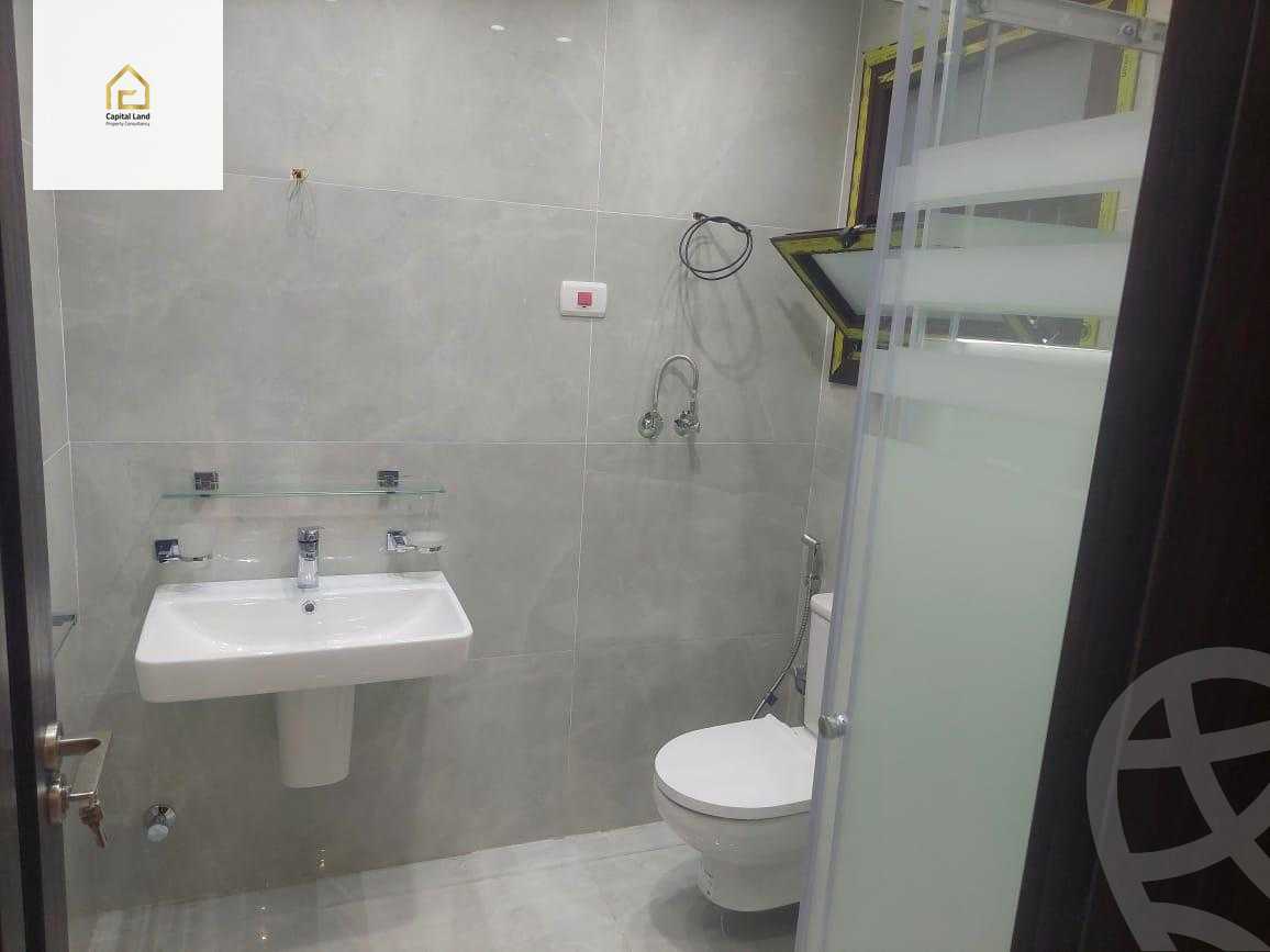 https://aqarmap.com.eg/ar/listing/5974230-for-sale-cairo-new-cairo-lrhb-city-phase-5-talaat-mostafa-st