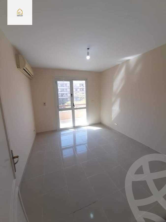 https://aqarmap.com.eg/en/listing/5997887-for-sale-cairo-new-cairo-lrhb-city-phase-4-mohammed-farid-st