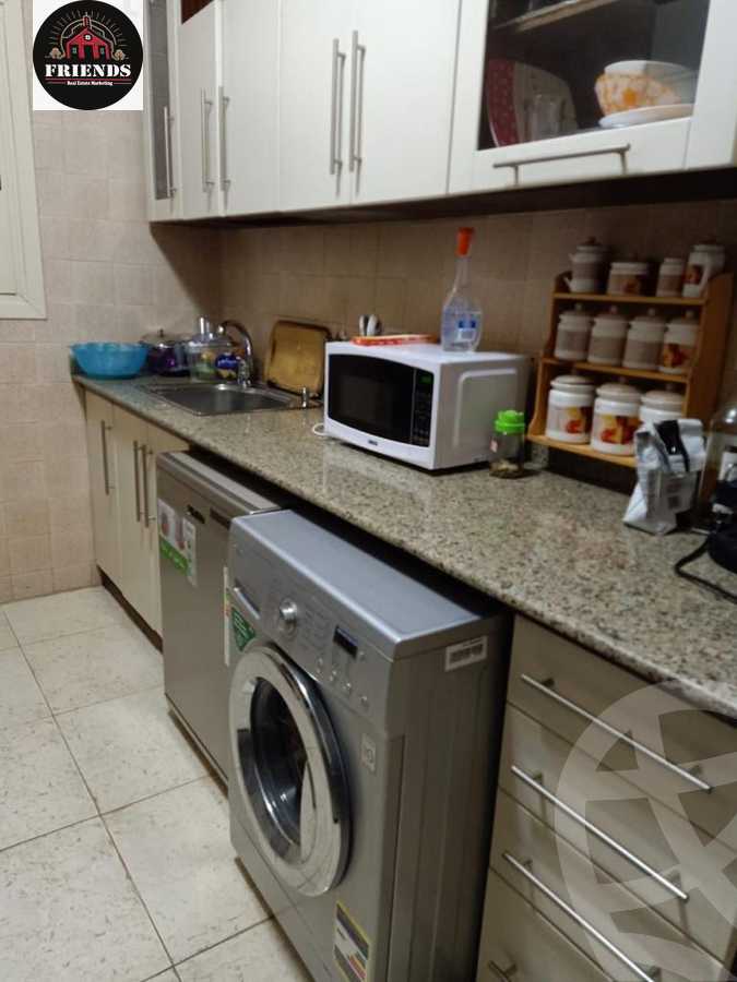 https://aqarmap.com.eg/en/listing/5569762-for-sale-cairo-el-sheikh-zayed-city-compounds-el-khamayel