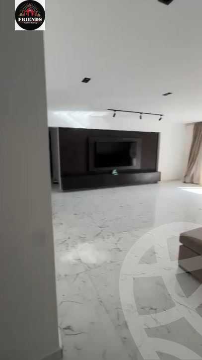 https://aqarmap.com.eg/en/listing/5647796-for-sale-cairo-el-sheikh-zayed-city-compounds-el-khamayel