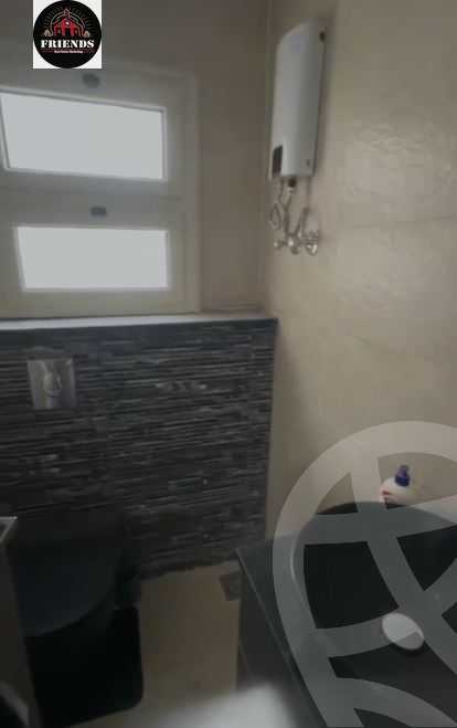 https://aqarmap.com.eg/en/listing/5647796-for-sale-cairo-el-sheikh-zayed-city-compounds-el-khamayel